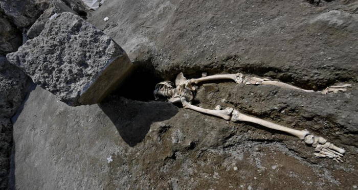 Descoberta de esqueleto decapitado no sítio arqueológico de Pompéia